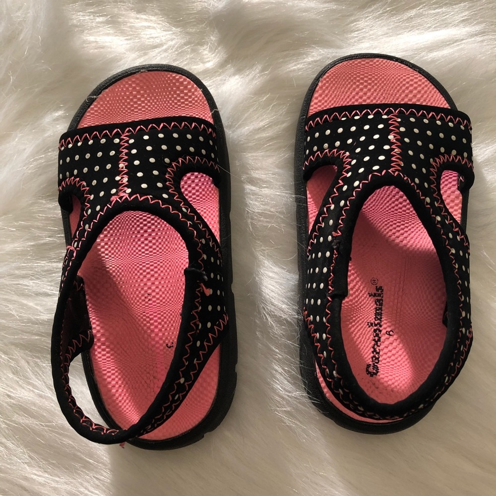 Toddlers pink and black,  pool side sandals